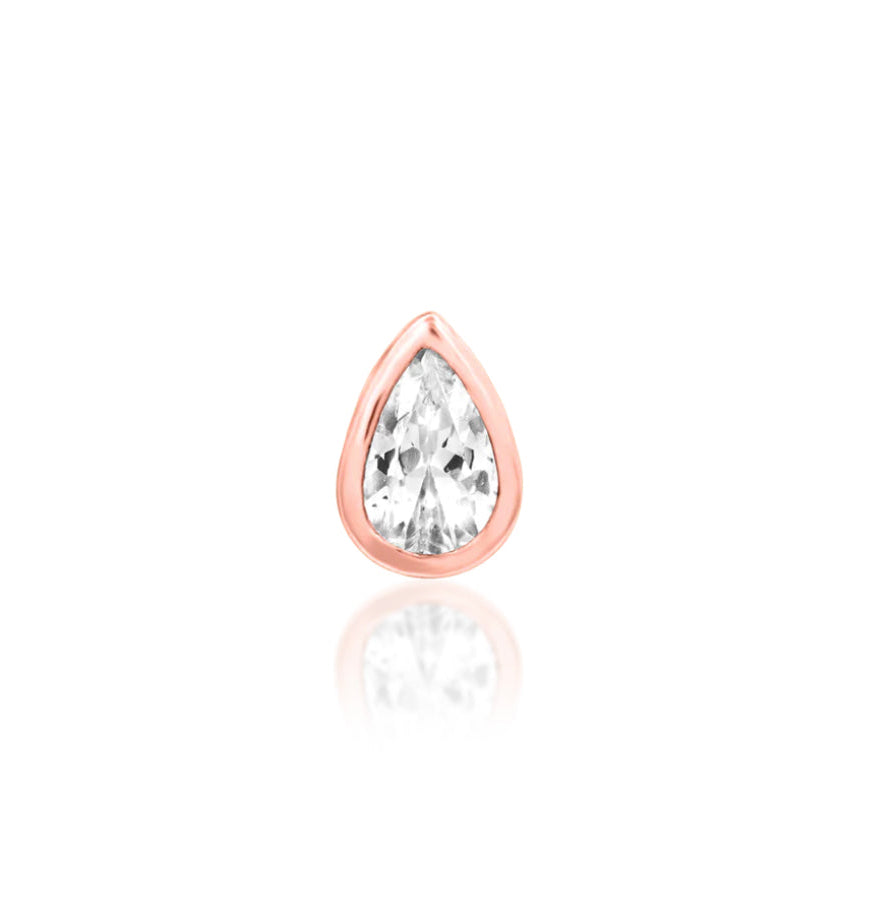 Junipurr Mary Conch Lobe Threadless End in 14K rose gold with crystal clear CZ gemstone – detail close-up