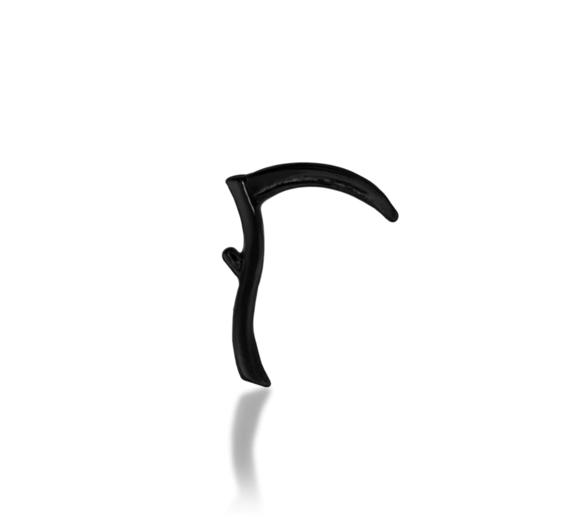 Close-up of the Junipurr Scythe Threadless End in Rhodium Black Gold, featuring its high-polish curved blade design — perfect for helix, lobe, or conch piercings.