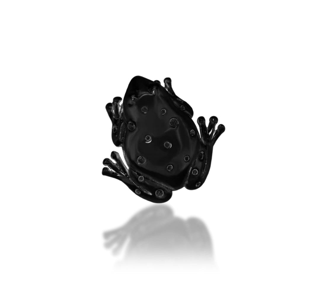 Close-up of Junipurr Sir Hops Threadless End in Rhodium Black Gold, showcasing the 3D frog design with detailed feet and hammered accents — perfect for helix, lobe, or conch piercings.