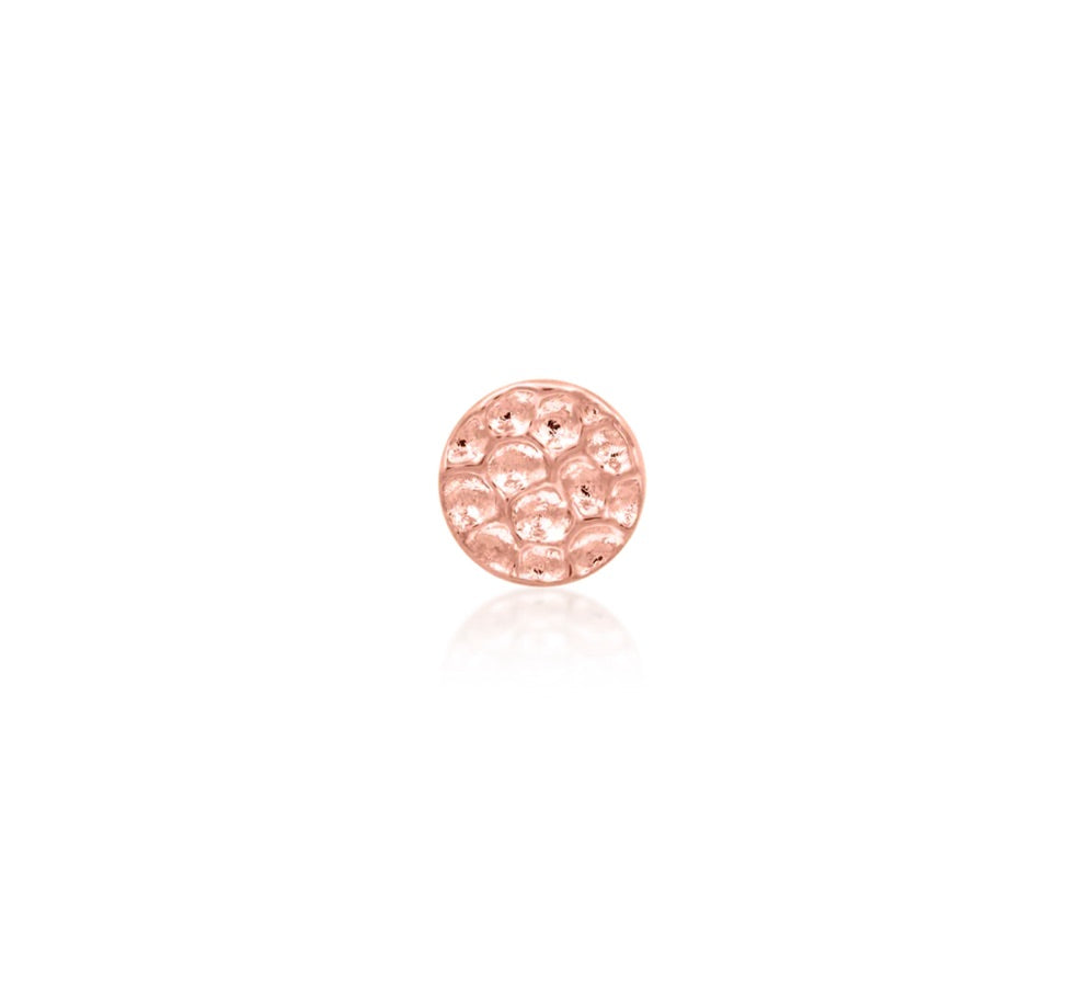 Junipurr Hammered Disk Threadless End in 14K rose gold, featuring a textured hammered surface for an elegant light-catching effect. Ideal for lobe and helix piercings.