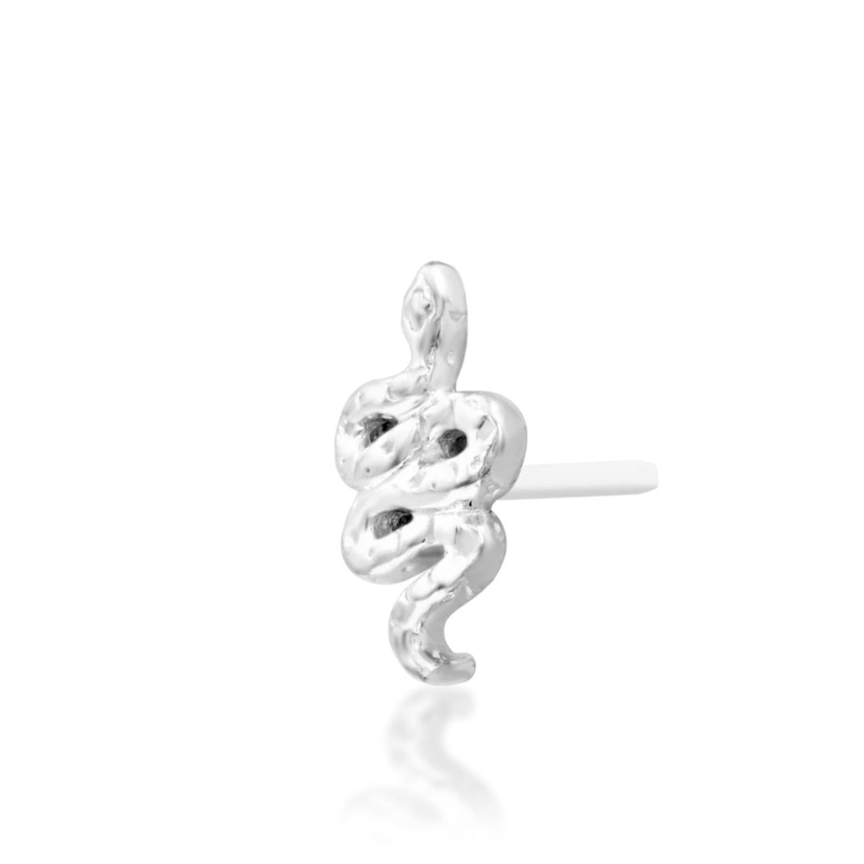 Alternative ear jewellery in white gold, featuring Junipurr Hiss with its bold textured snake motif.