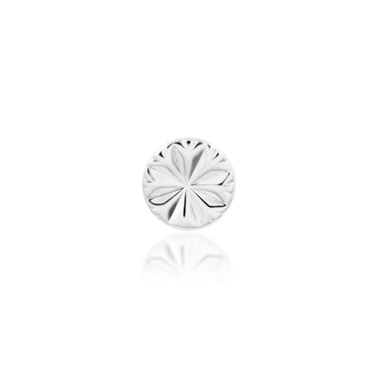 Front view of the Junipurr Engraved Disk solid 14k white gold cartilage stud with a laser-engraved star.