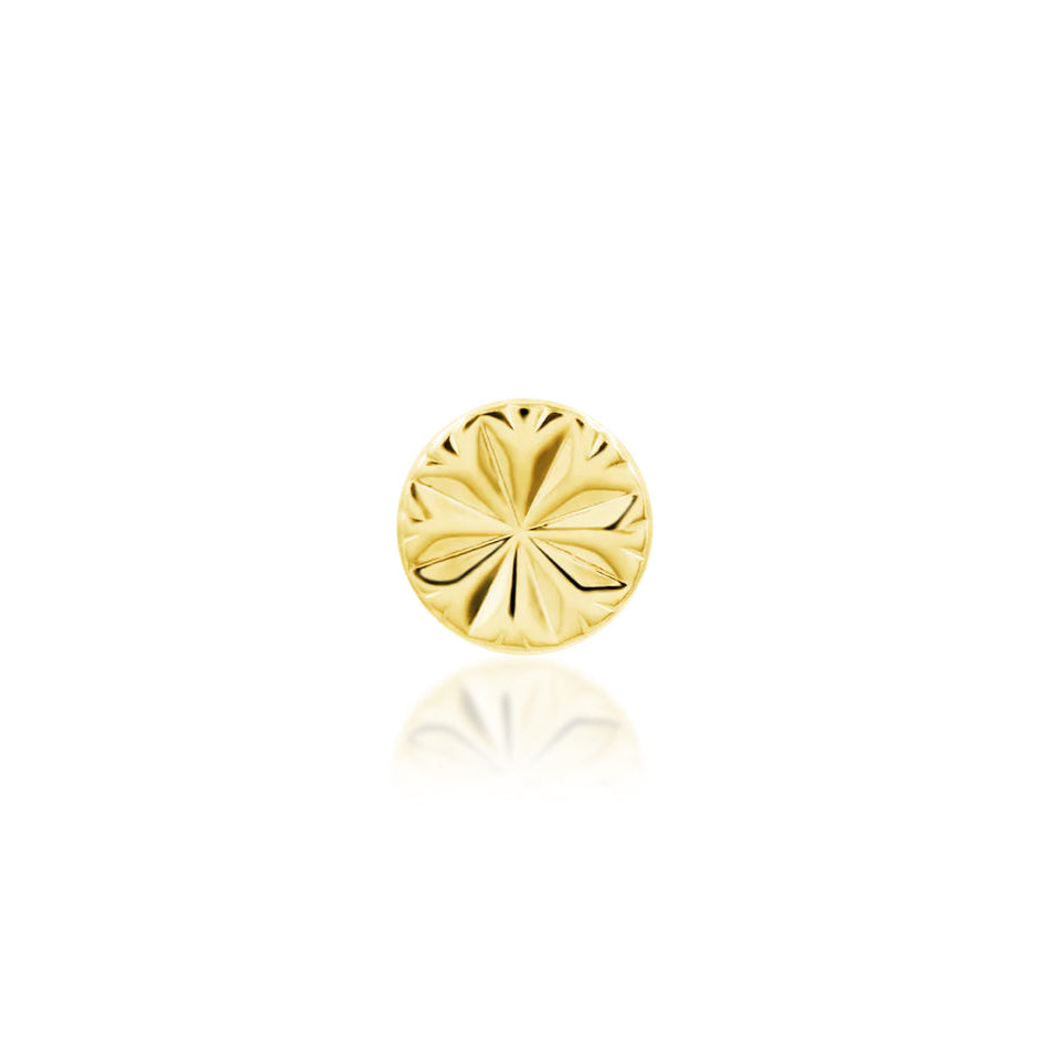 Front view of the Junipurr Engraved Disk solid 14k yellow gold cartilage stud with a laser-engraved star.