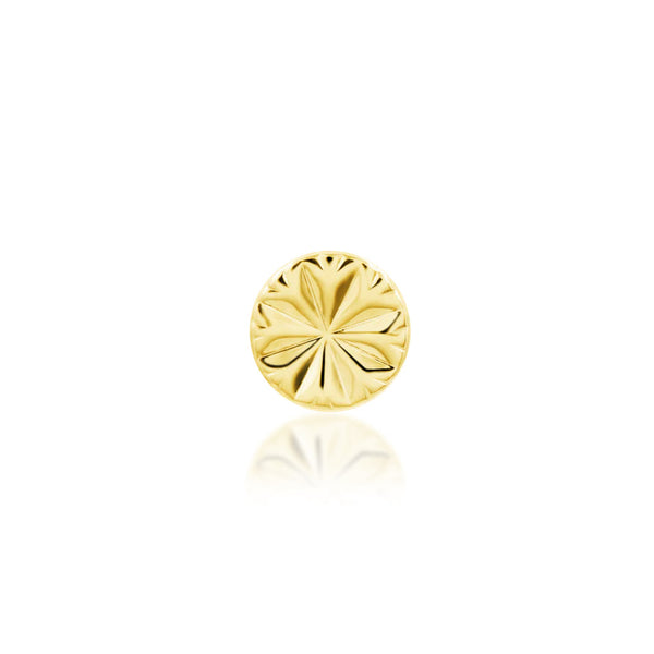 Front view of the Junipurr Engraved Disk solid 14k yellow gold cartilage stud with a laser-engraved star.