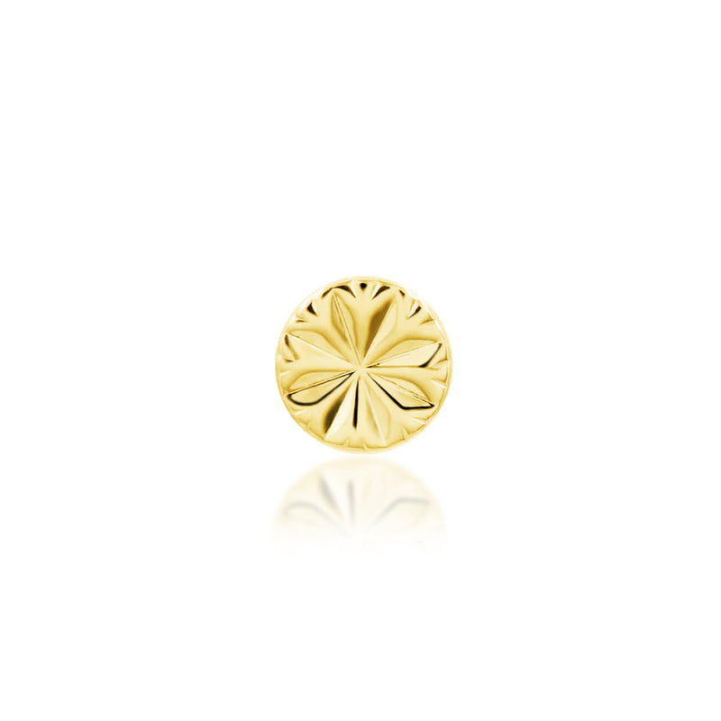 Front view of the Junipurr Engraved Disk solid 14k yellow gold cartilage stud with a laser-engraved star.