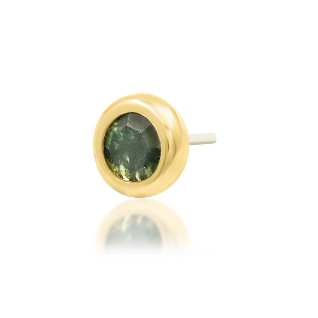 Angled view of Junipurr Jewellery Alary moss agate bezel set threadless decorative end
