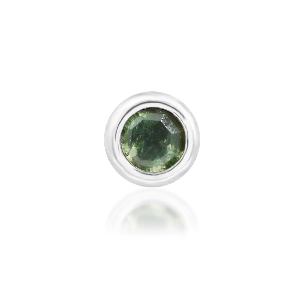 Front view of Junipurr Jewellery Alary threadless decorative end in 14k white gold with natural moss agate gemstone

