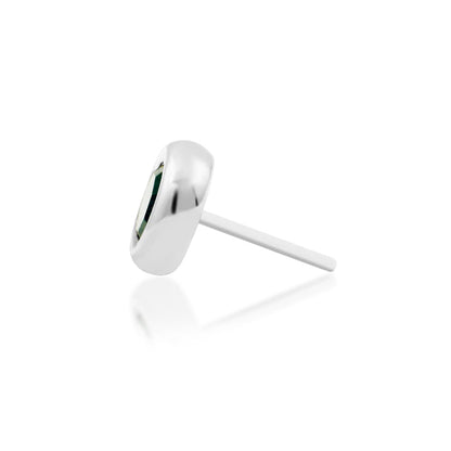Side profile of Junipurr Jewellery Alary white gold moss agate bezel set threadless decorative end
