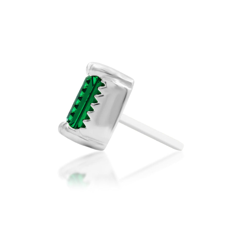 Full side profile of Junipurr Jewellery Avri threadless end suitable for helix and cartilage piercings
