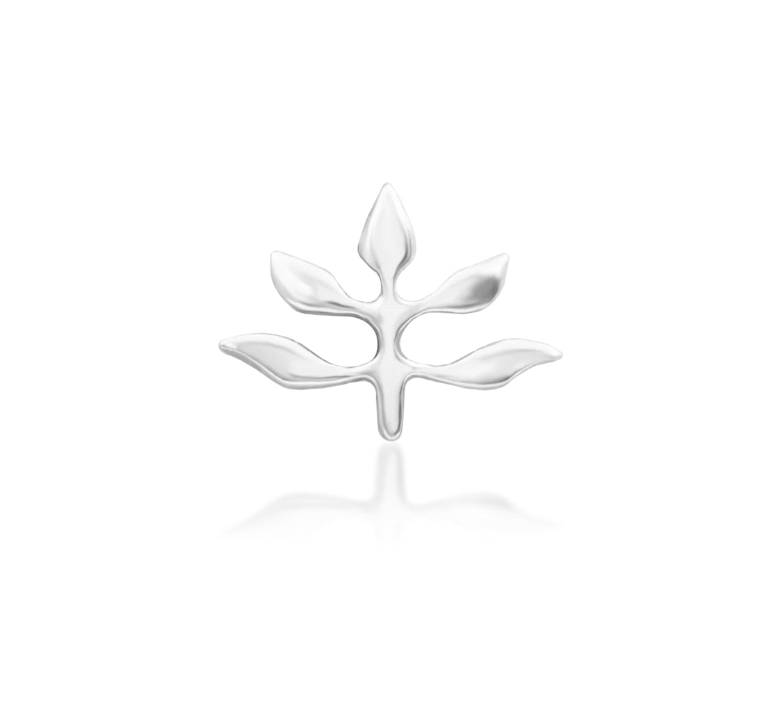 Front-facing view of the Junipurr Jewellery Goddess threadless body jewellery in 14k white gold with a crisp, powerful finish.