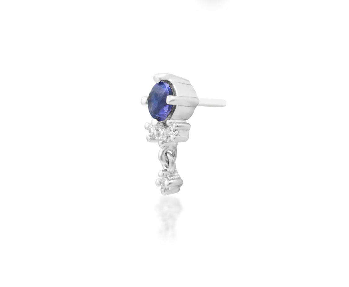 Full side view of the Junipurr Jewellery Greta in white gold, designed for elegant cartilage and flat piercings.
