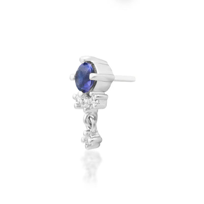 Full side view of the Junipurr Jewellery Greta in white gold, designed for elegant cartilage and flat piercings.
