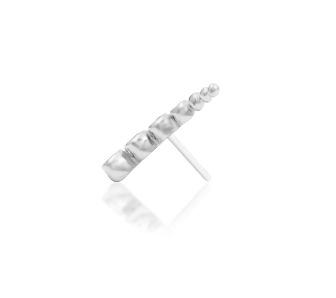 Full side view of the Junipurr Jewellery Halley in white gold, suitable for refined cartilage and helix placements.