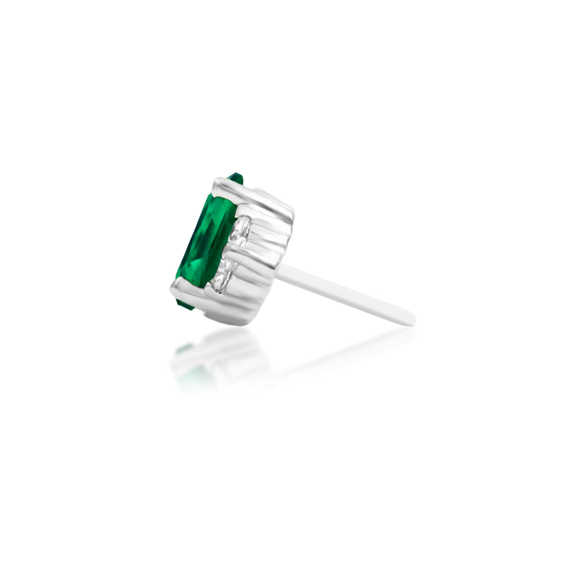 Full side profile of the Junipurr Jewellery Harial threadless decorative end in white gold designed for cartilage placements.
