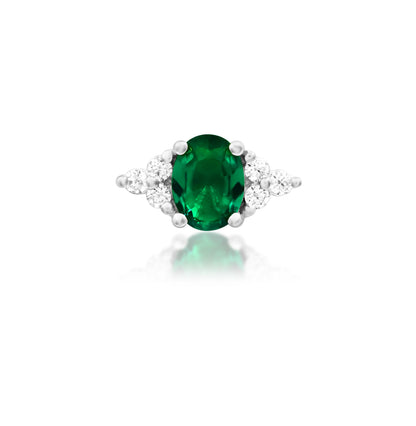 Front view of the Junipurr Jewellery Harial threadless decorative end in 14k white gold with emerald green cubic zirconia.
