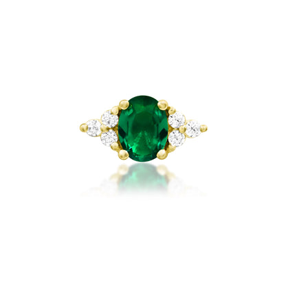 Front view of the Junipurr Jewellery Harial threadless decorative end in 14k yellow gold with emerald green cubic zirconia.
