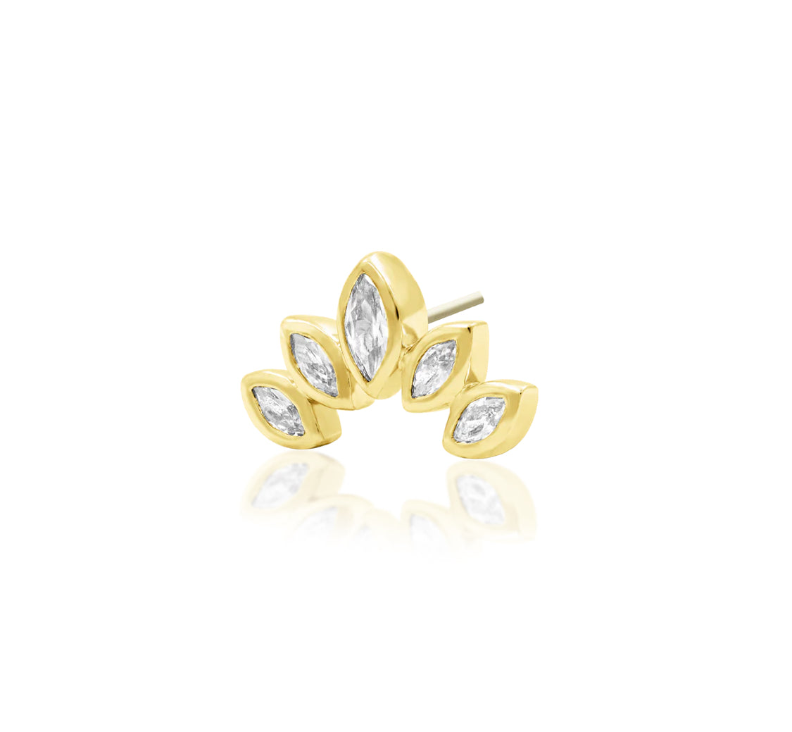 Off-front angled view of the Junipurr Jewellery Havana in yellow gold, highlighting smooth contours and elegant proportions.