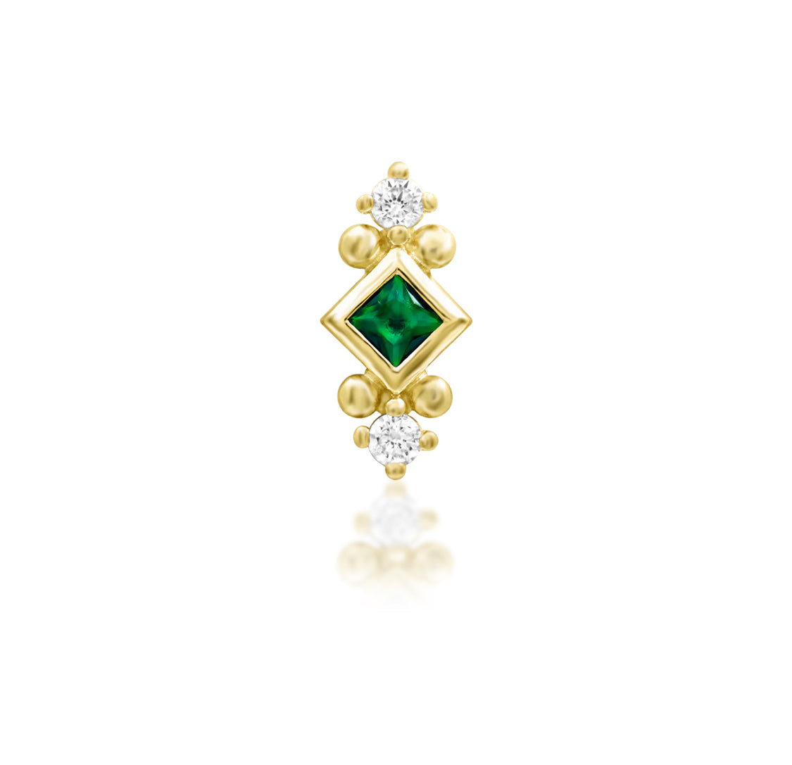 Front view of Junipurr Jewellery Kadir emerald green CZ threadless decorative end in 14k yellow gold suitable for helix flat and tragus piercings
