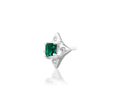 Angled perspective of Junipurr Jewellery Kingsley emerald green CZ threadless end highlighting gemstone arrangement
