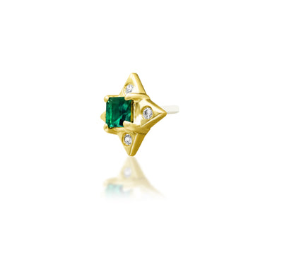 Off front angled view of Junipurr Jewellery Kingsley threadless end showing emerald green CZ stones and refined gold setting
