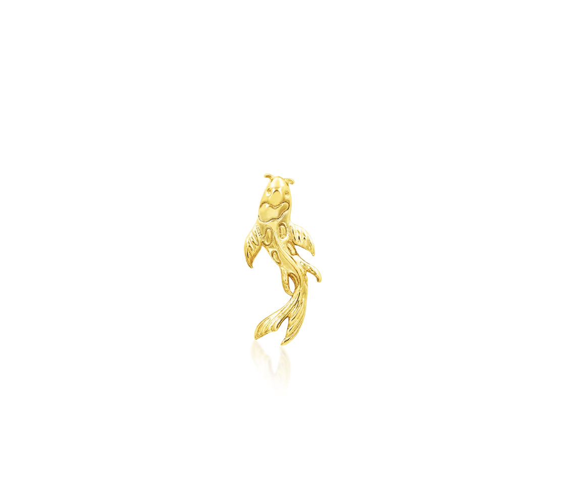Side profile of the Junipurr Jewellery Koi threadless end in 14k yellow gold, designed for comfortable ear wear.