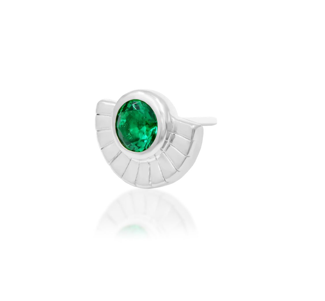 Angled view of Junipurr Jewellery Mage emerald green CZ and white CZ threadless decorative end in white gold highlighting refined design