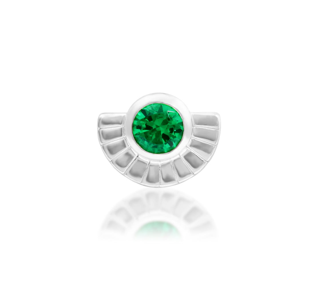 Front view of Junipurr Jewellery Mage threadless end in 14k white gold with emerald CZ centre and surrounding white cubic zirconia gemstones
