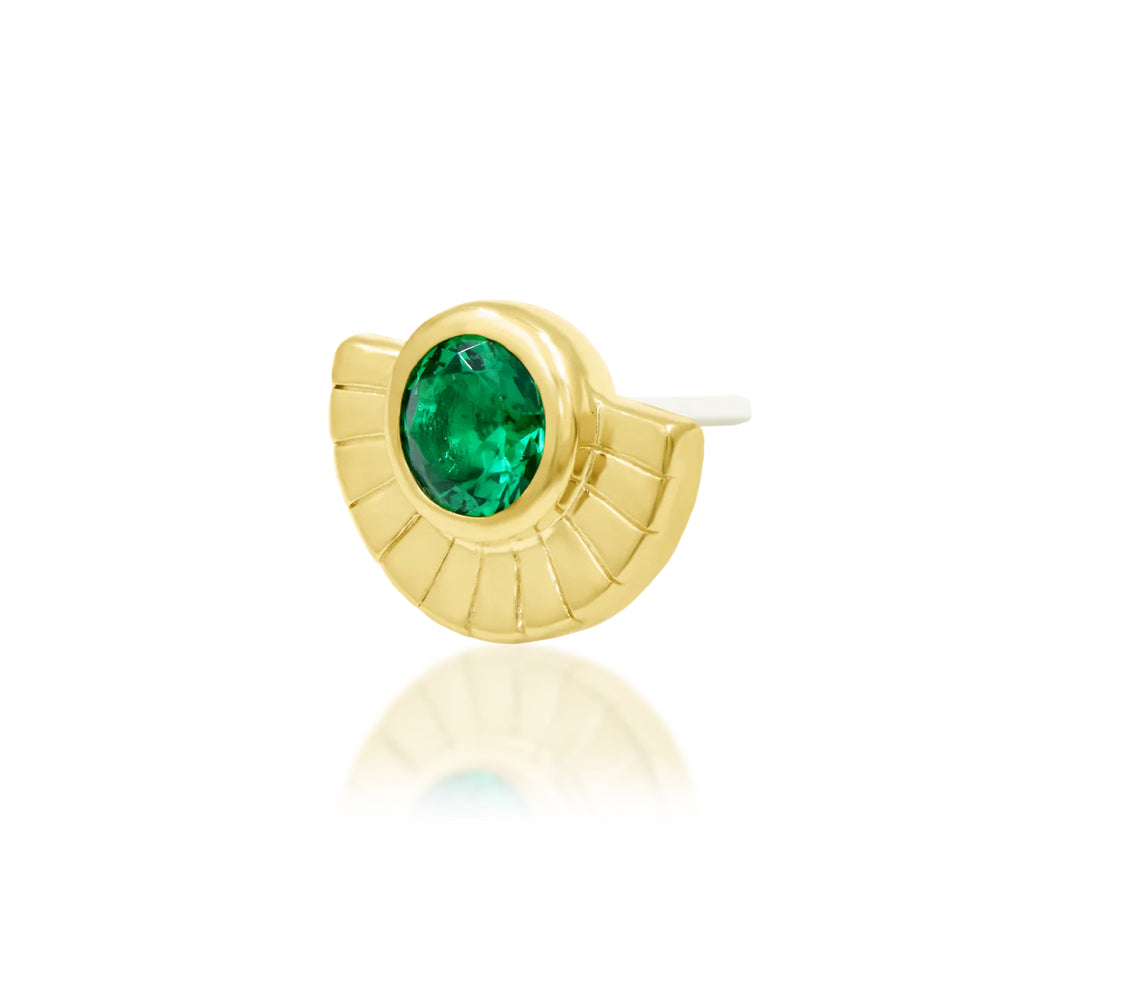Front off side angled view of Junipurr Jewellery Mage emerald and white CZ threadless decorative end in yellow gold highlighting gemstone arrangement
