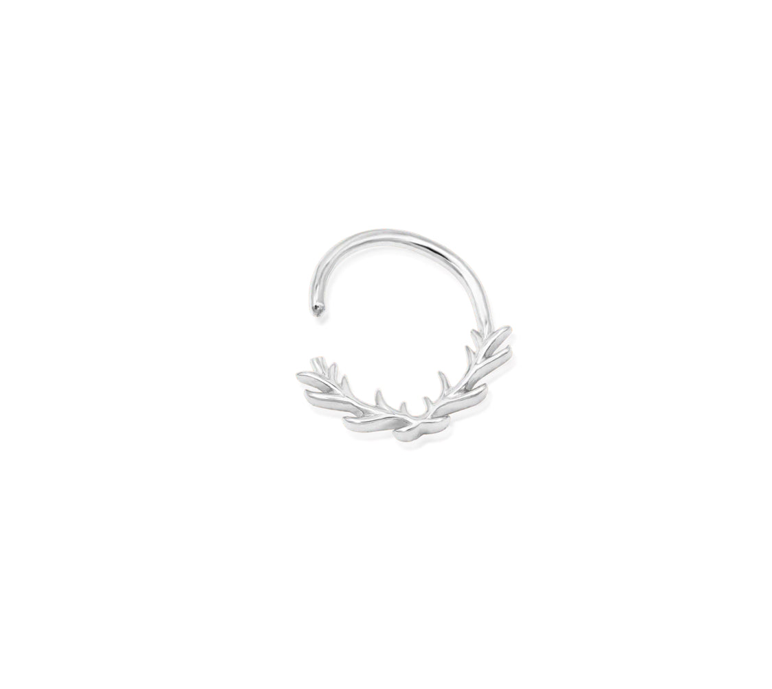 Angled perspective of the Junipurr Jewellery Raven plain gold ring in white gold, highlighting its polished finish.
