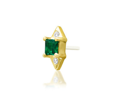 Off front angled view of Junipurr Jewellery Sylvan threadless end showing emerald green CZ gemstones and refined gold setting