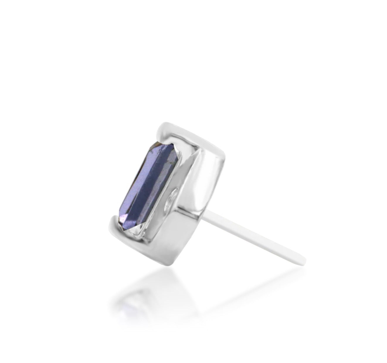 Side profile of Junipurr Katia 14k white gold threadless end with refined gemstone structure