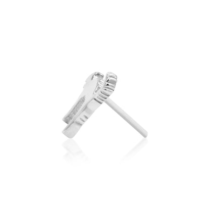 Junipurr Scaredy Cat 14k white gold cat threadless end angled view with polished detailing