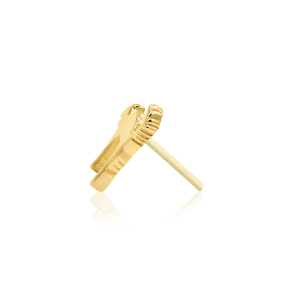 Junipurr Scaredy Cat 14k yellow gold cat threadless end with polished detailing, angled view for curated ear styling