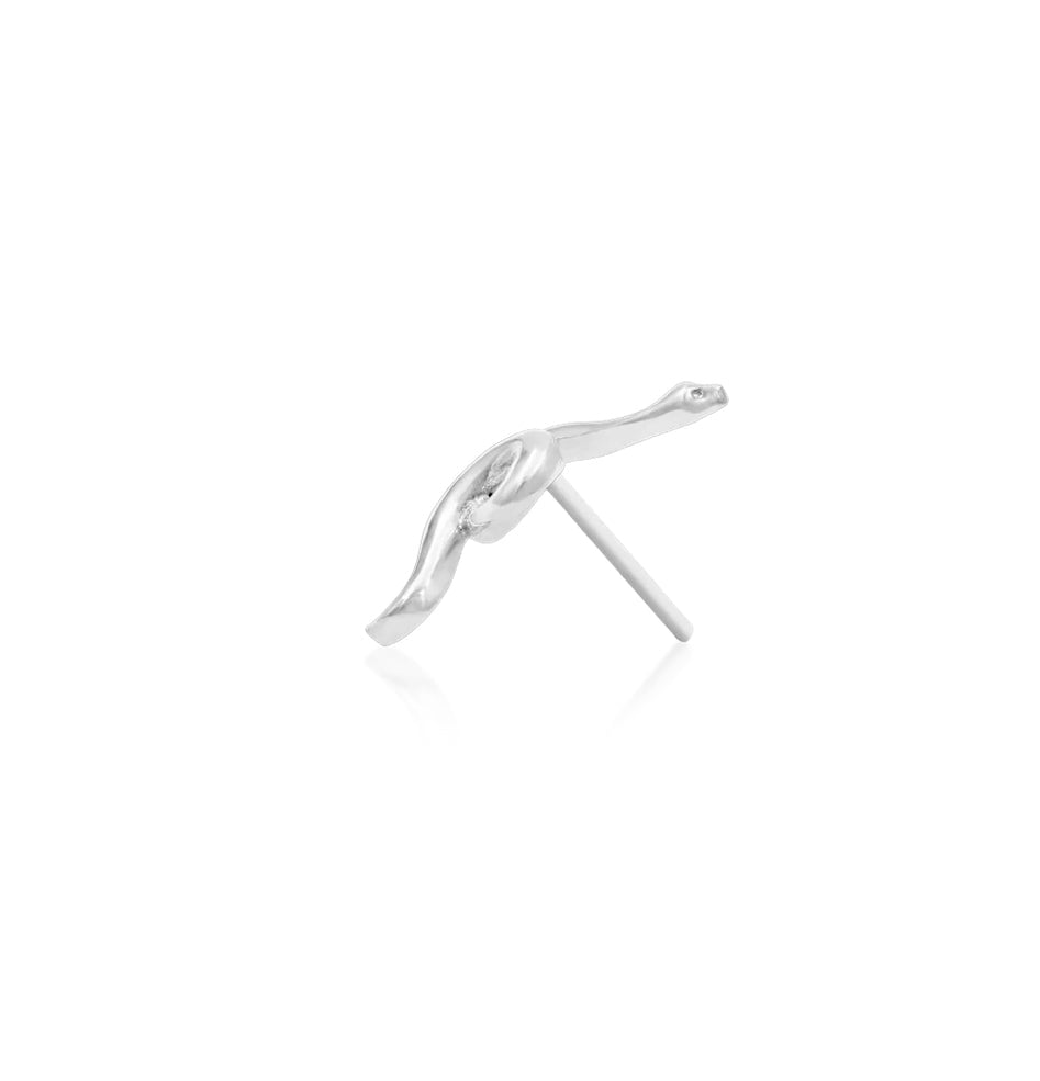Slim white gold snake motif positioned vertically along a helix piercing.
