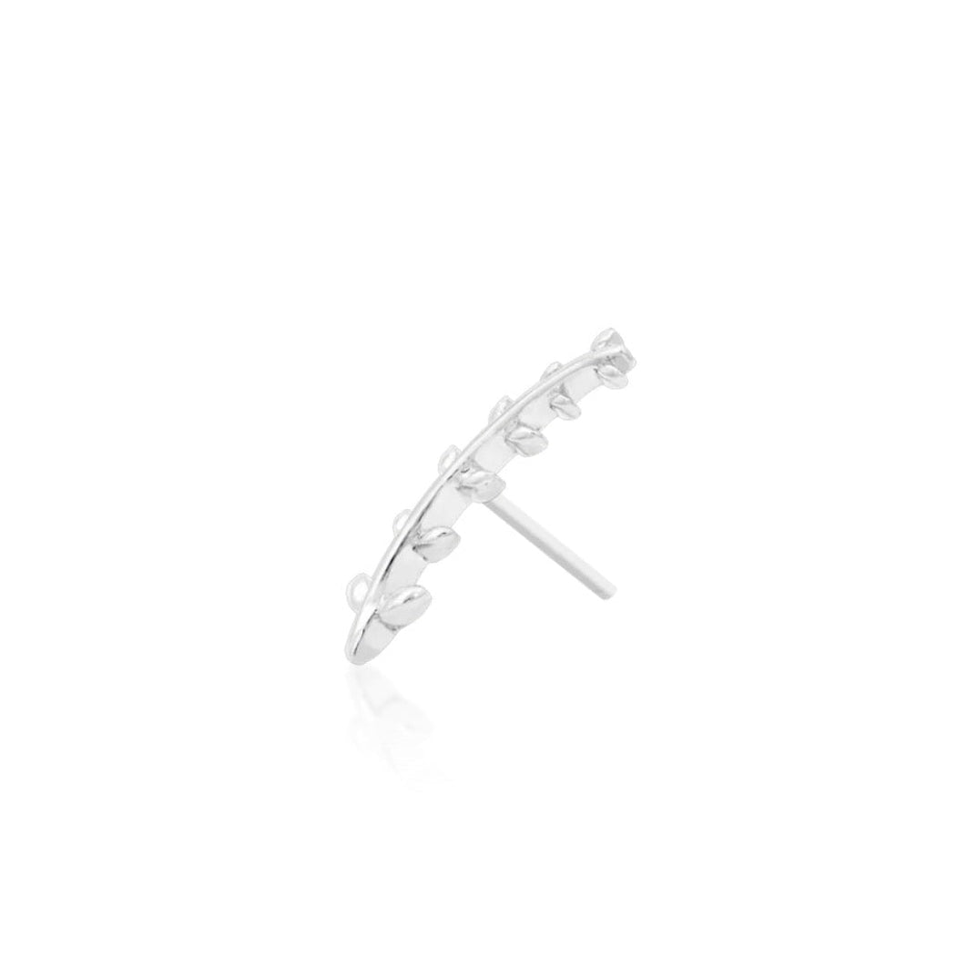Botanical cartilage end in solid white gold featuring a narrow sculpted fern leaf