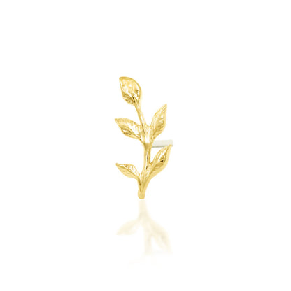 Botanical cartilage jewellery in yellow gold with five sculpted leaves arranged along a slender gold sprig.