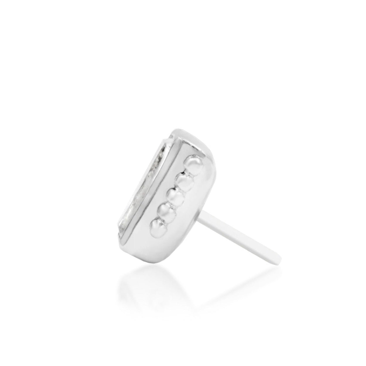 Conch piercing jewellery in 14k white gold, measuring 4.8mm × 6mm with a beaded baguette setting.
