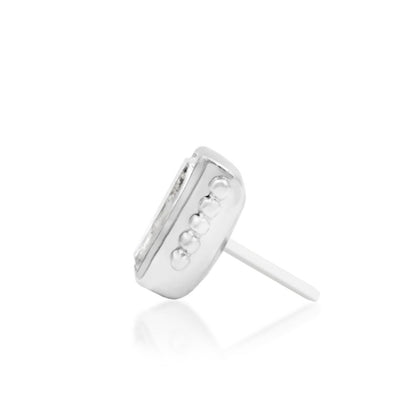 Conch piercing jewellery in 14k white gold, measuring 4.8mm × 6mm with a beaded baguette setting.
