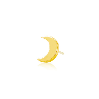 Crescent moon cartilage jewellery in yellow gold, shown in Junipurr’s smooth gemstone-free moon design.