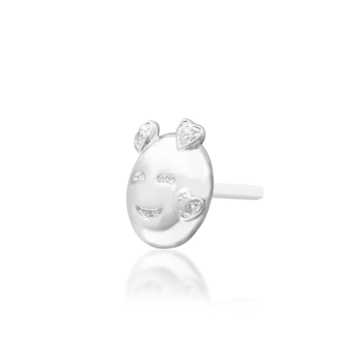 Junipurr All In My Feelings solid 14k white gold smiling emoji with hearts threadless end, angled view.