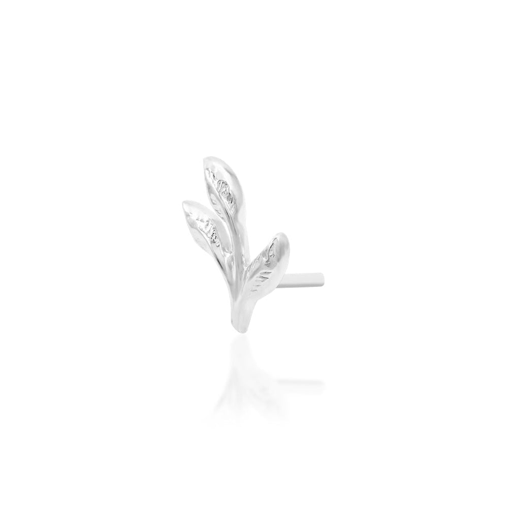 Junipurr Ashe solid 14k white gold textured three-leaf threadless end, angled view.
