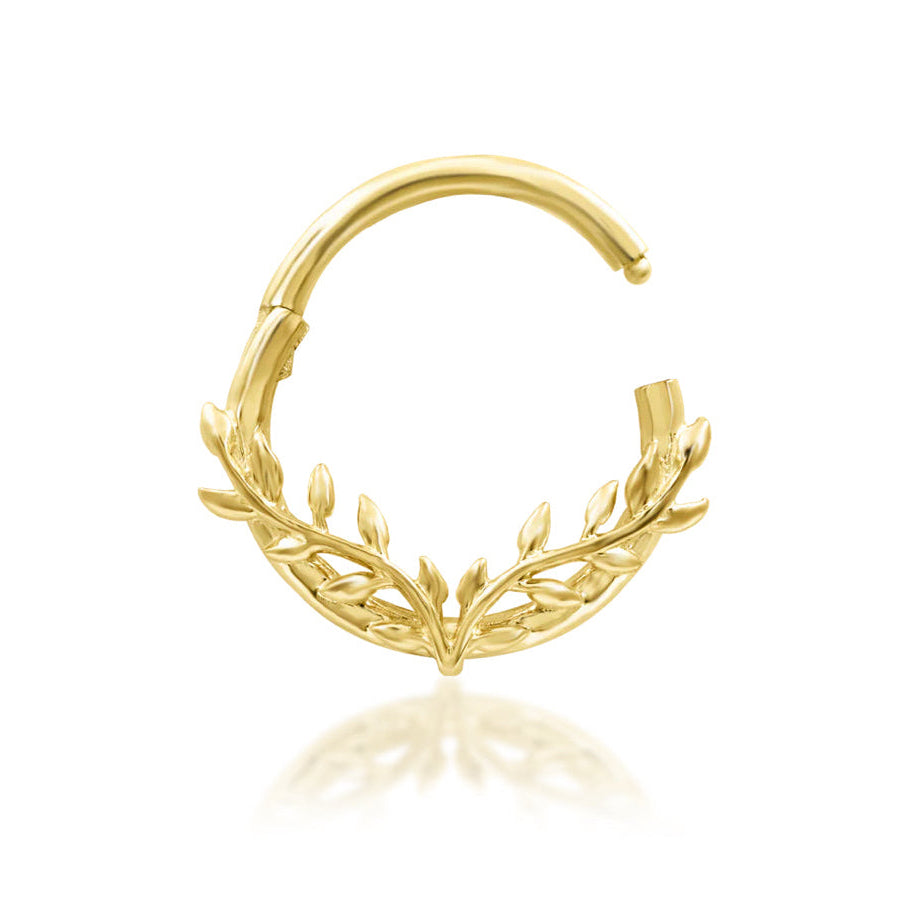 Junipurr Everleigh solid 14k yellow gold sculptural clicker ring, angled view.