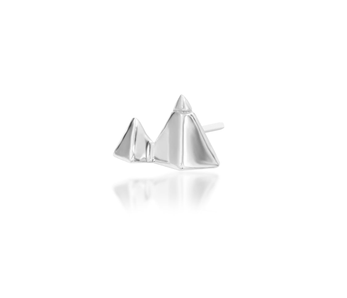 Junipurr Great Giza solid 14k white gold geometric threadless end, close view.