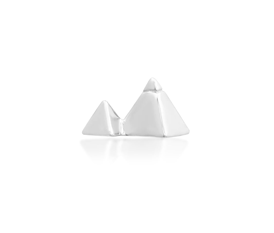 Junipurr Great Giza solid 14k white gold geometric threadless end, front view.