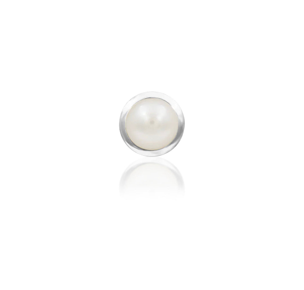 Junipurr Lacey solid 14k gold threadless end with a genuine freshwater pearl, product view.