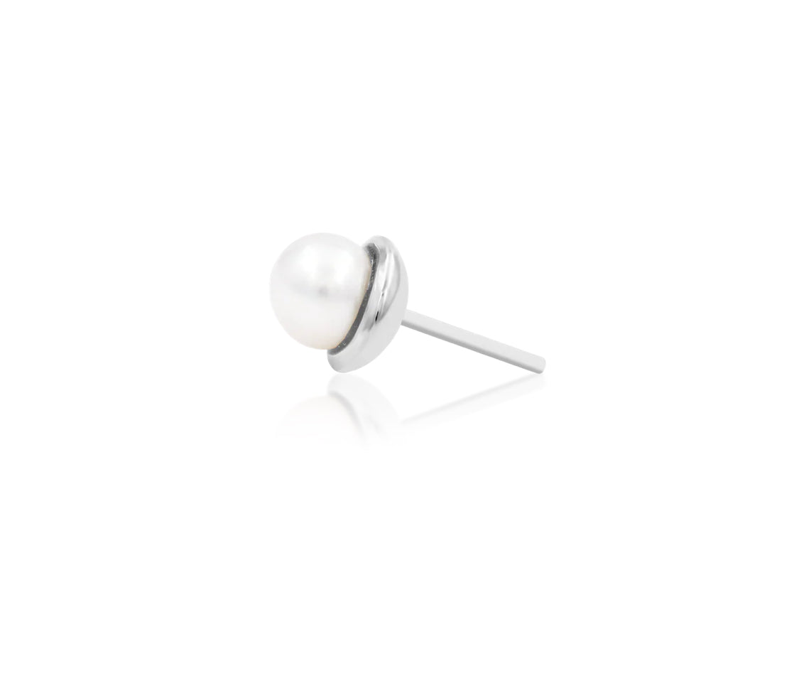 Junipurr Lacey solid 14k gold threadless end with a 3mm freshwater pearl, product view.