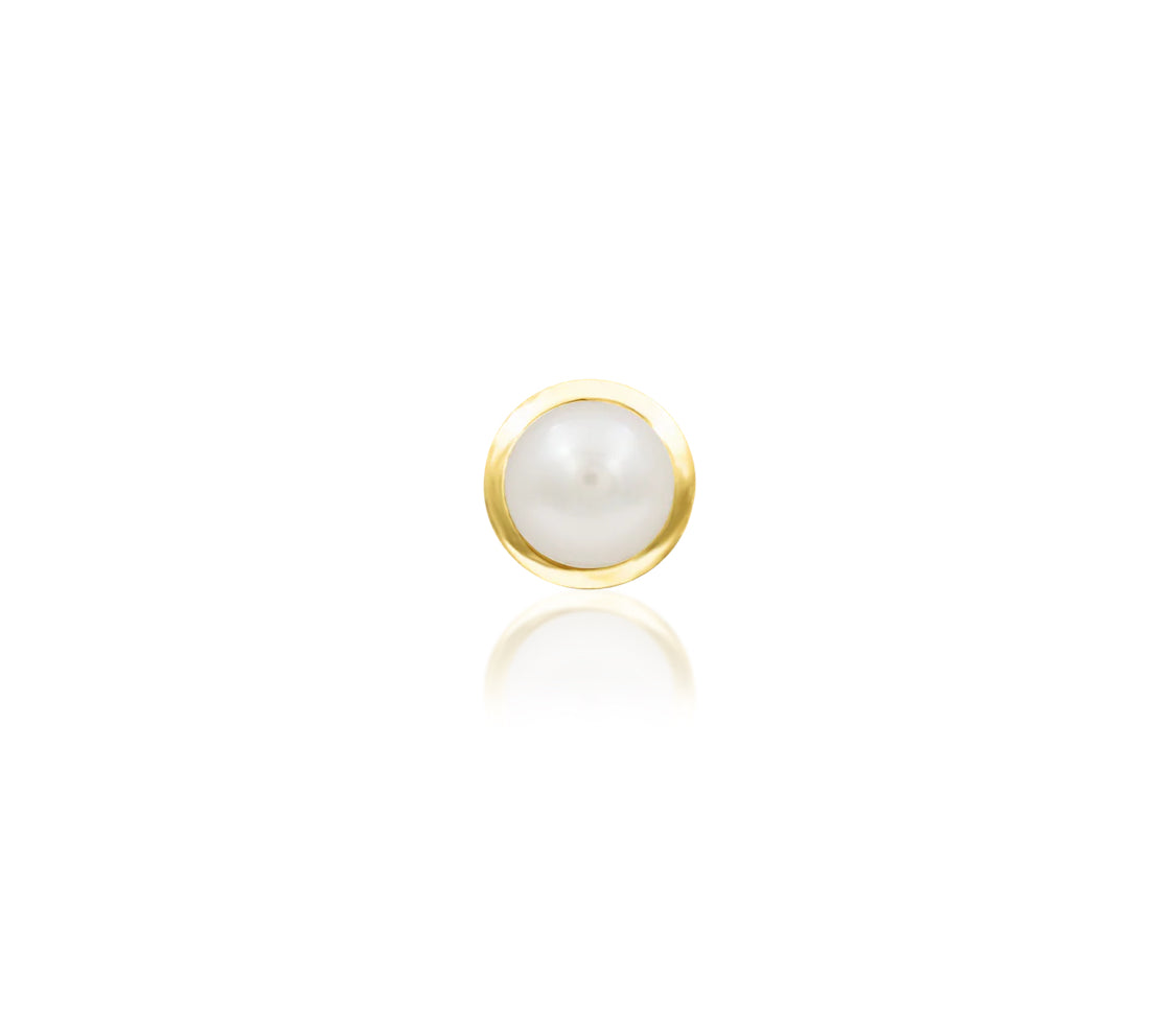 Junipurr Lacey solid 14k yellow gold threadless end with a genuine 3mm freshwater pearl, front view.