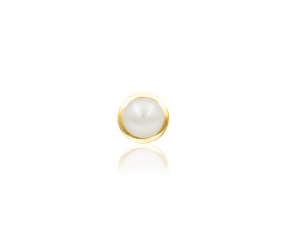 Junipurr Lacey solid 14k yellow gold threadless end with a genuine 3mm freshwater pearl, front view.