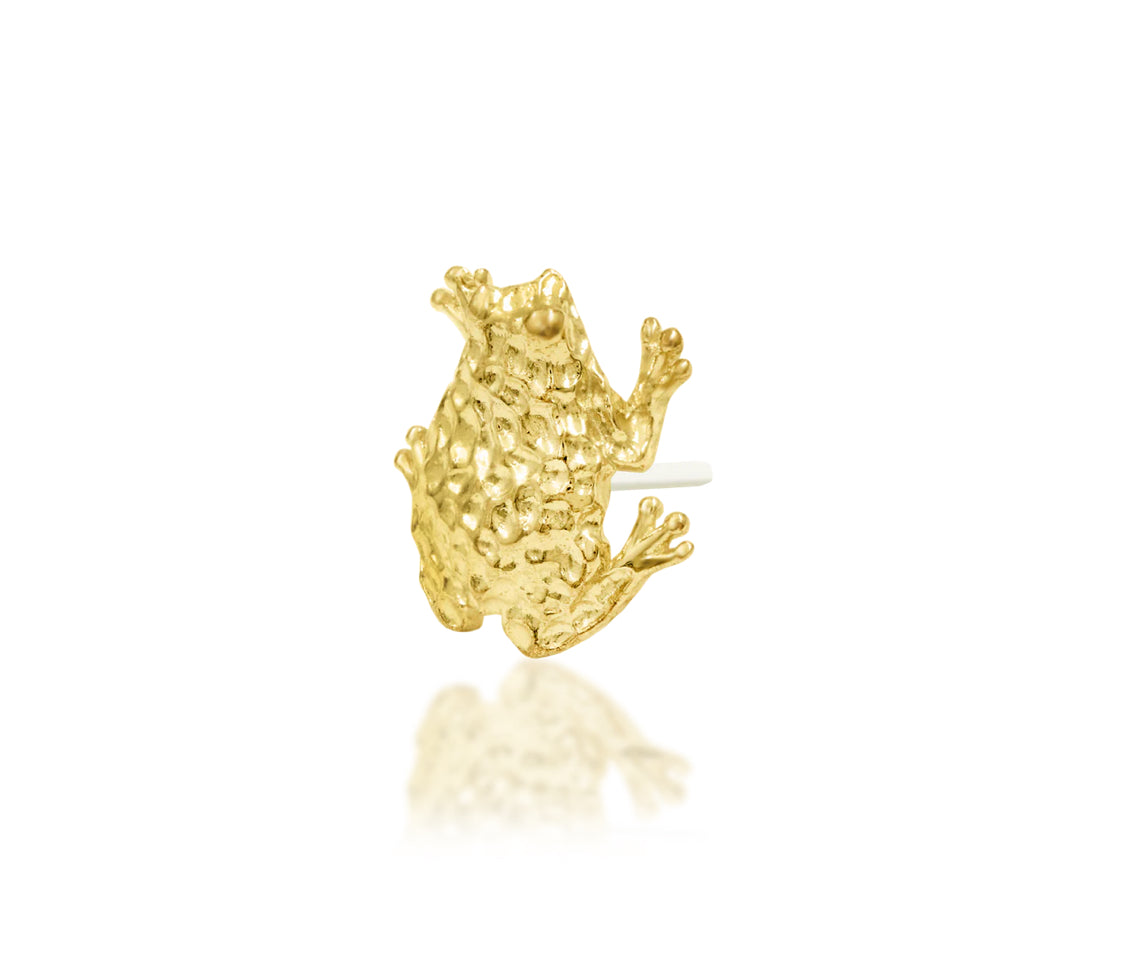 Junipurr Lord Hops solid 14k yellow gold three-dimensional toad threadless end, angled view.