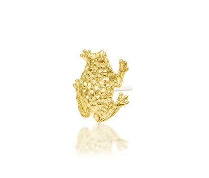 Junipurr Lord Hops solid 14k yellow gold three-dimensional toad threadless end, angled view.